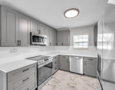 3230 51st Street N - Photo Thumbnail 12
