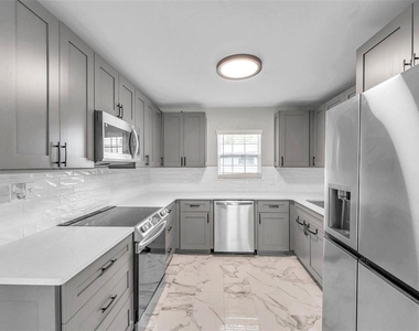 3230 51st Street N - Photo Thumbnail 11