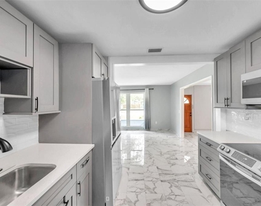 3230 51st Street N - Photo Thumbnail 15