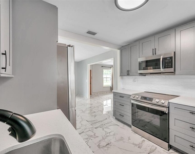 3230 51st Street N - Photo Thumbnail 14
