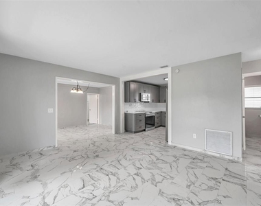 3230 51st Street N - Photo Thumbnail 8