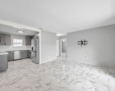 3230 51st Street N - Photo Thumbnail 9
