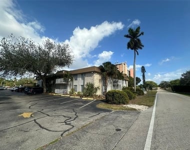 1830 Maravilla Avenue - Photo Thumbnail 15