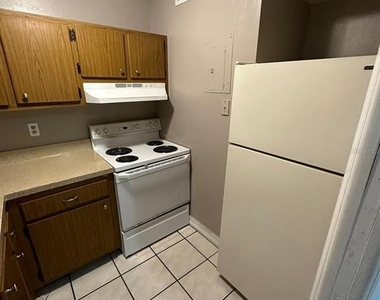 1830 Maravilla Avenue - Photo Thumbnail 31