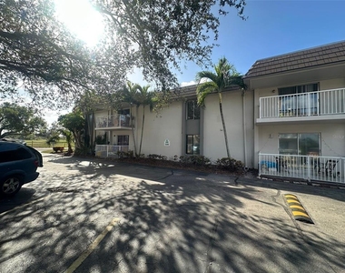 1830 Maravilla Avenue - Photo Thumbnail 16