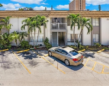 1830 Maravilla Avenue - Photo Thumbnail 19