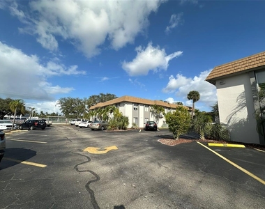 1830 Maravilla Avenue - Photo Thumbnail 10