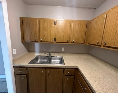 1830 Maravilla Avenue - Photo Thumbnail 30