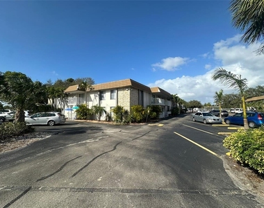1830 Maravilla Avenue - Photo Thumbnail 19