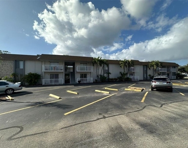 1830 Maravilla Avenue - Photo Thumbnail 9