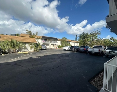 1830 Maravilla Avenue - Photo Thumbnail 8