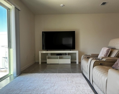520 Zinfandel Drive - Photo Thumbnail 2