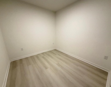 5587 Millenia Park Boulevard - Photo Thumbnail 11