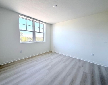 5587 Millenia Park Boulevard - Photo Thumbnail 7