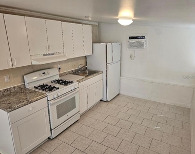 103 32nd Street Nw - Photo Thumbnail 2
