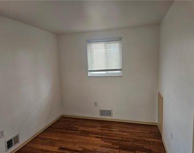 812 Westbury Rd - Photo Thumbnail 21