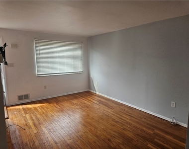 812 Westbury Rd - Photo Thumbnail 14