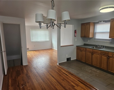 812 Westbury Rd - Photo Thumbnail 15