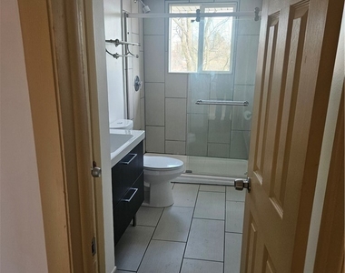 812 Westbury Rd - Photo Thumbnail 20