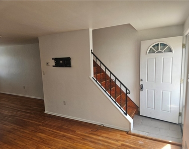 812 Westbury Rd - Photo Thumbnail 6