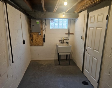 812 Westbury Rd - Photo Thumbnail 32