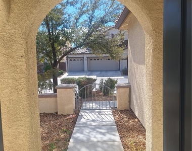 304 Raptors View Avenue - Photo Thumbnail 3