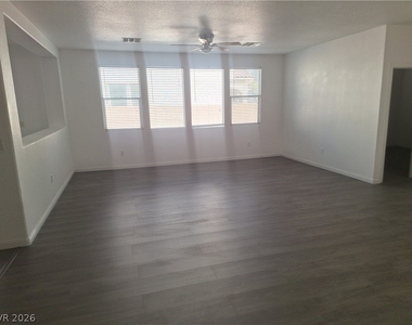 304 Raptors View Avenue - Photo Thumbnail 7