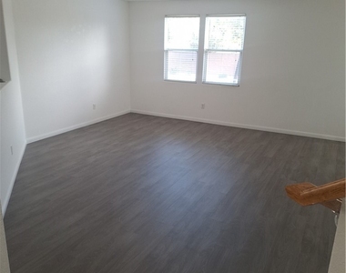 304 Raptors View Avenue - Photo Thumbnail 9