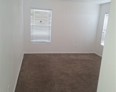 304 Raptors View Avenue - Photo Thumbnail 16