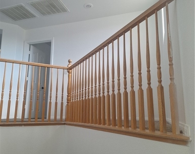 304 Raptors View Avenue - Photo Thumbnail 13