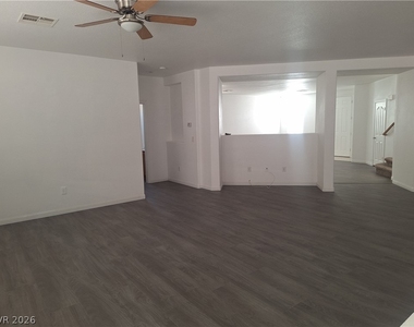 304 Raptors View Avenue - Photo Thumbnail 8