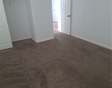 304 Raptors View Avenue - Photo Thumbnail 15