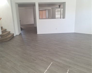 304 Raptors View Avenue - Photo Thumbnail 5
