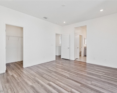 11828 Black Canary Avenue - Photo Thumbnail 14