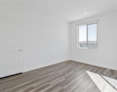 11828 Black Canary Avenue - Photo Thumbnail 8