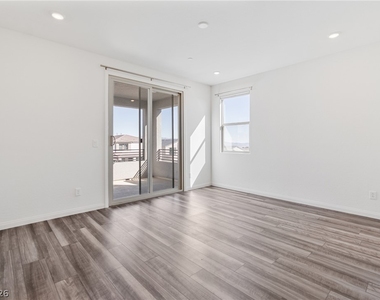 11828 Black Canary Avenue - Photo Thumbnail 12