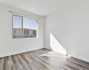 11828 Black Canary Avenue - Photo Thumbnail 9