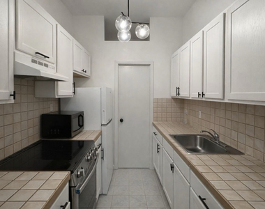 West 48th Street - Photo Thumbnail 1
