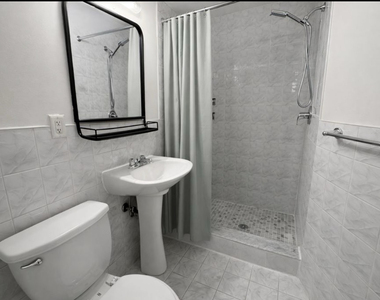 West 48th Street - Photo Thumbnail 2