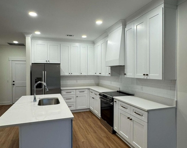 111 Longpoint Drive - Photo Thumbnail 6
