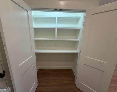 111 Longpoint Drive - Photo Thumbnail 7