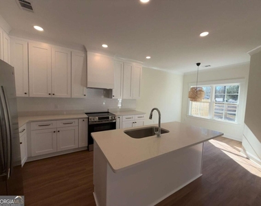 111 Longpoint Drive - Photo Thumbnail 4