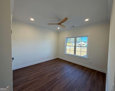 111 Longpoint Drive - Photo Thumbnail 8