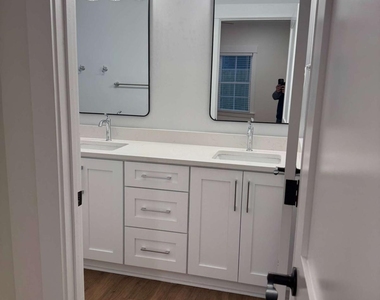 117 Longpoint Drive - Photo Thumbnail 9