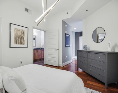 1080 Peachtree Street Ne - Photo Thumbnail 10