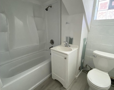 9 Howland Avenue - Photo Thumbnail 6