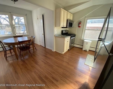 9 Howland Avenue - Photo Thumbnail 1