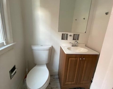 9 Howland Avenue - Photo Thumbnail 10