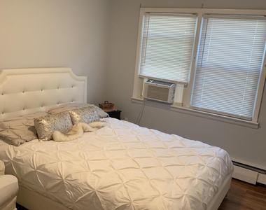 9 Howland Avenue - Photo Thumbnail 7