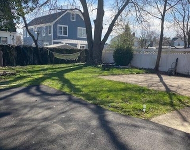 9 Howland Avenue - Photo Thumbnail 1